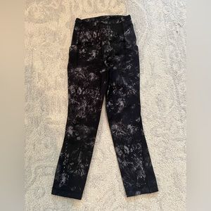 LULULEMON cropped leggings excellent like new condition SZ 0